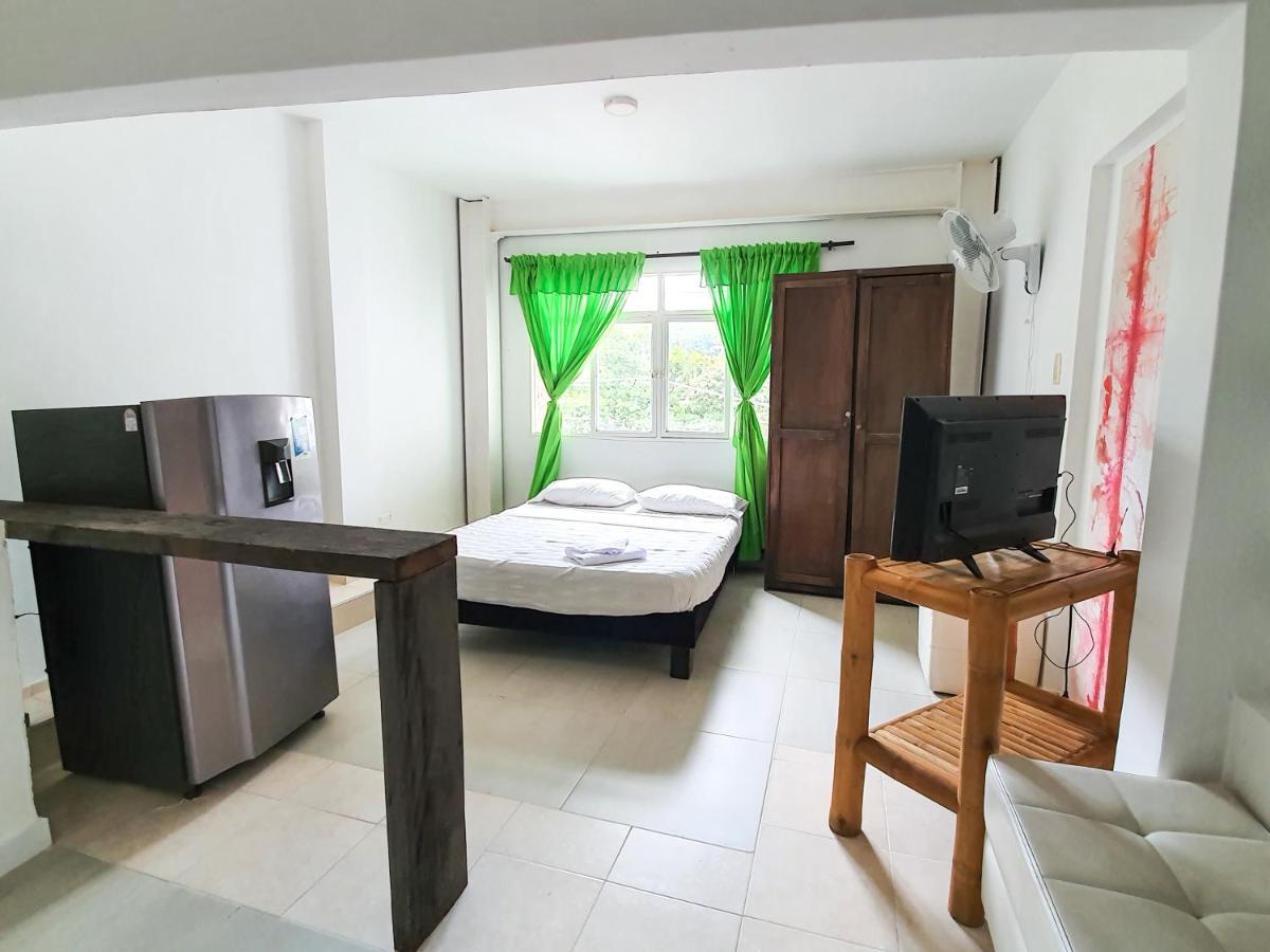Hostal La Mercedes Street Cali Bagian luar foto
