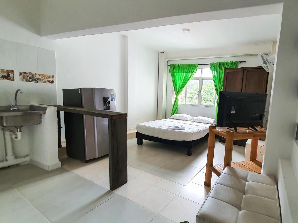 Hostal La Mercedes Street Cali Bagian luar foto