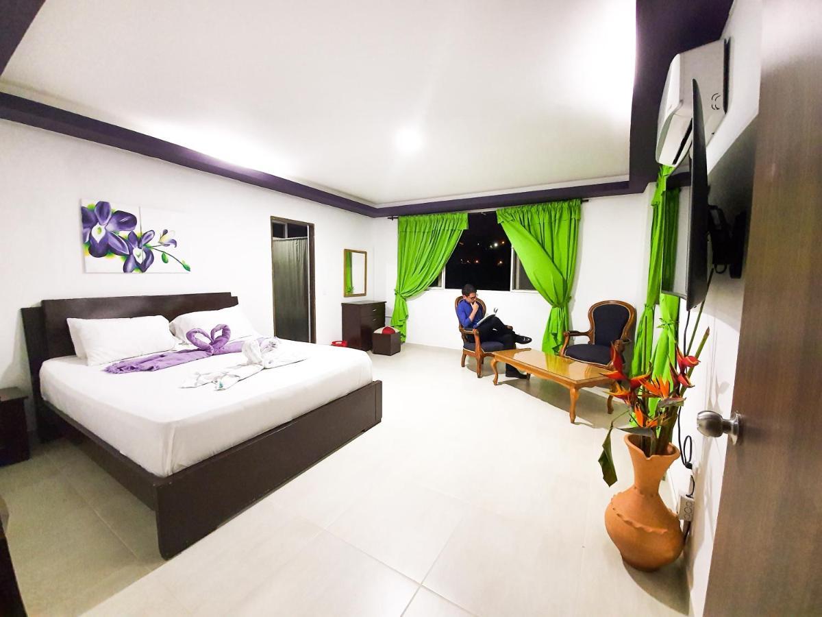 Hostal La Mercedes Street Cali Bagian luar foto