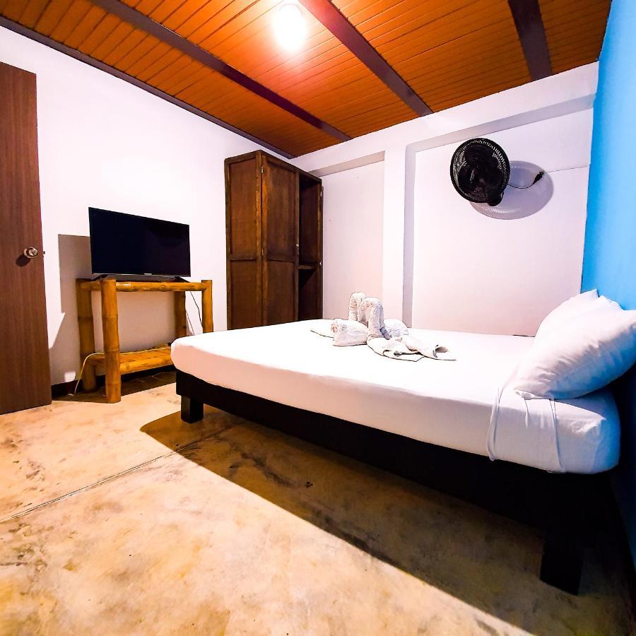 Hostal La Mercedes Street Cali Bagian luar foto