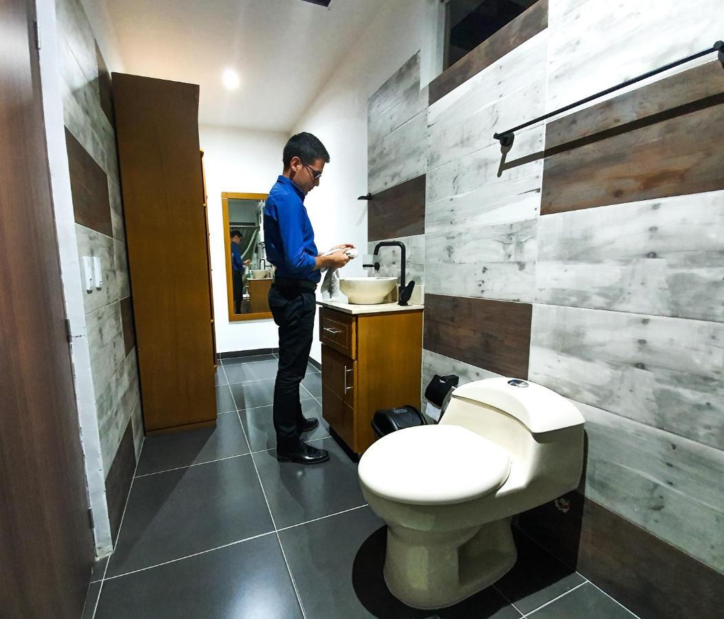 Hostal La Mercedes Street Cali Bagian luar foto