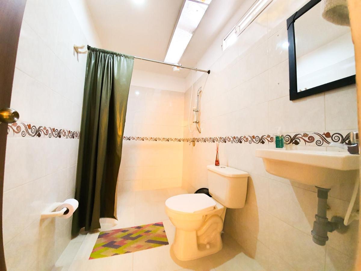 Hostal La Mercedes Street Cali Bagian luar foto