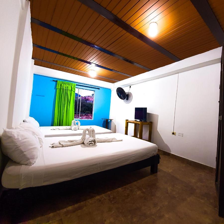 Hostal La Mercedes Street Cali Bagian luar foto